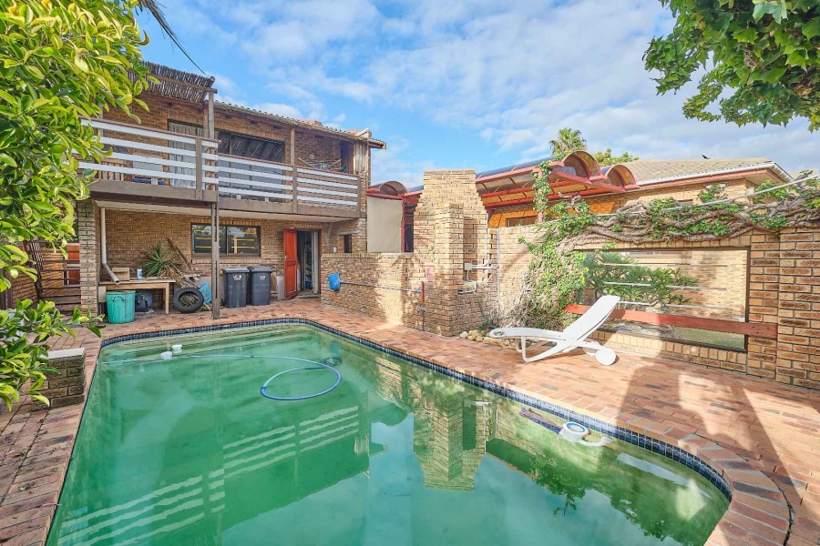 5 Bedroom Property for Sale in Flamingo Vlei Western Cape
